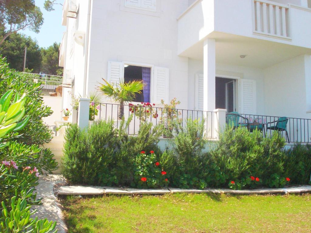 Sea Star Apartment Sutivan Exterior photo
