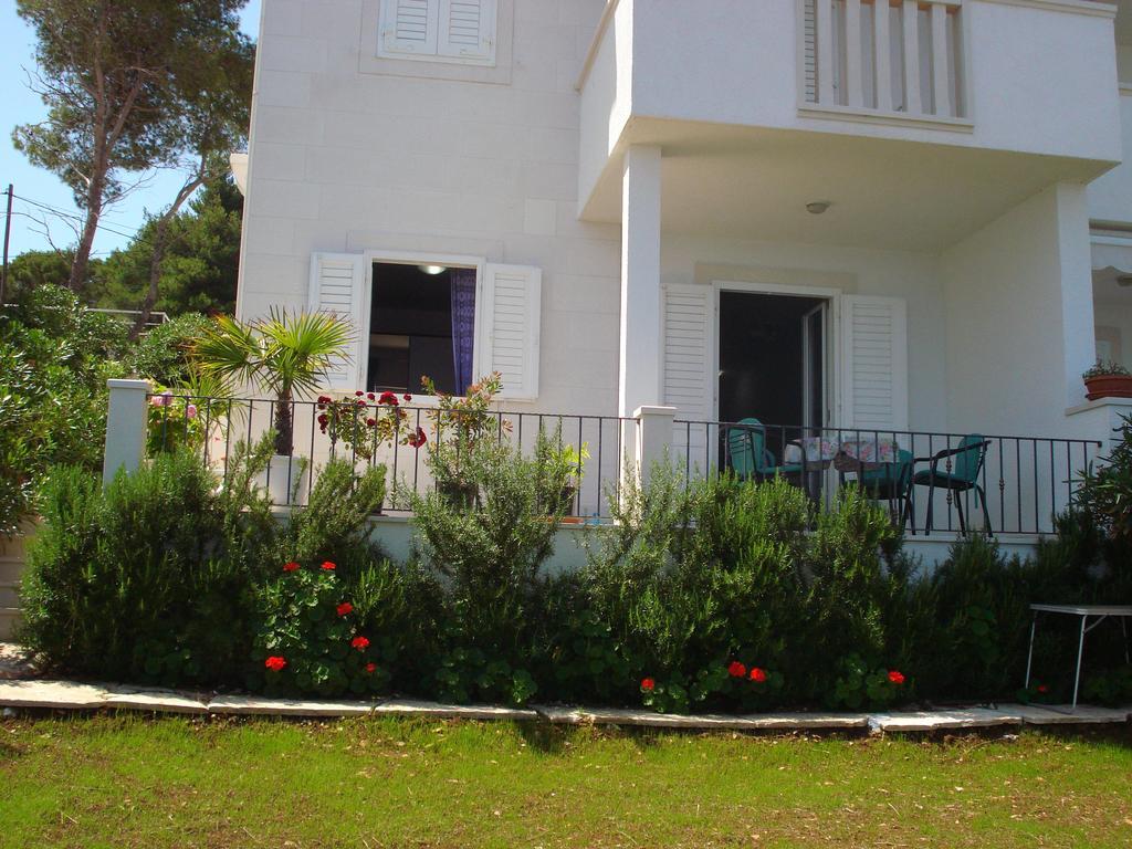 Sea Star Apartment Sutivan Exterior photo